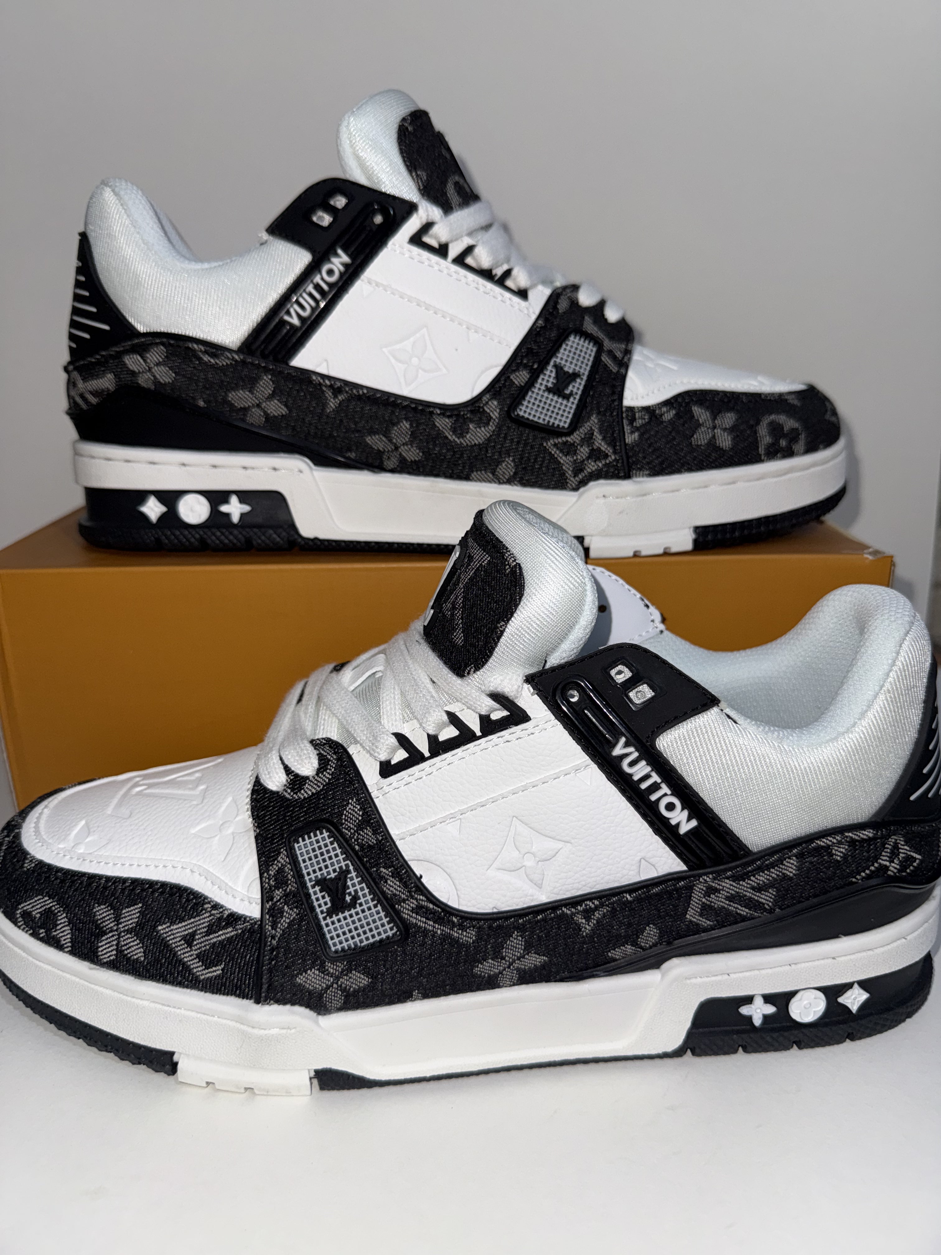 LOUIS VUITT0N TRAINER